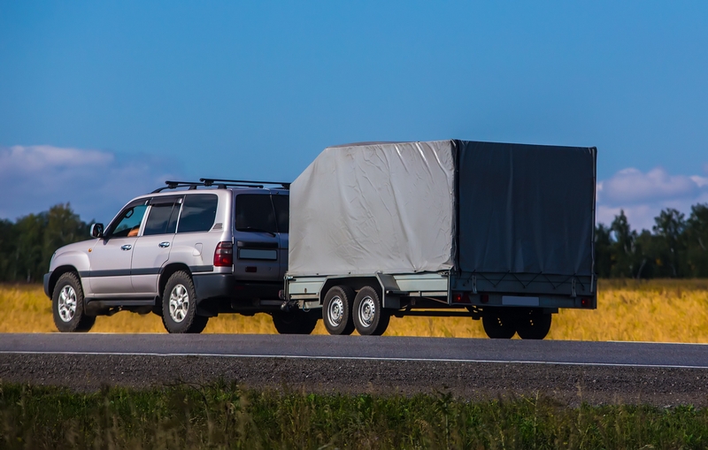 4x4 avec une remorque équipée d'une bâche