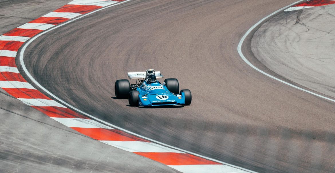 Comment fonctionne le DRS en Formule 1 et pourquoi fait-il autant débat ?